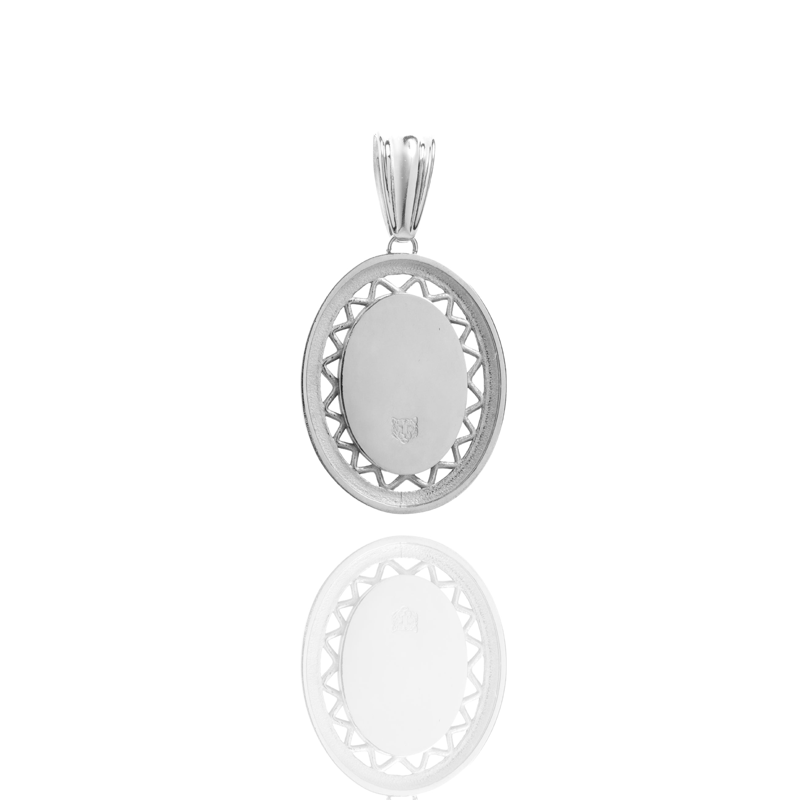 CIONDOLO OVALE CON MARGHERITA.