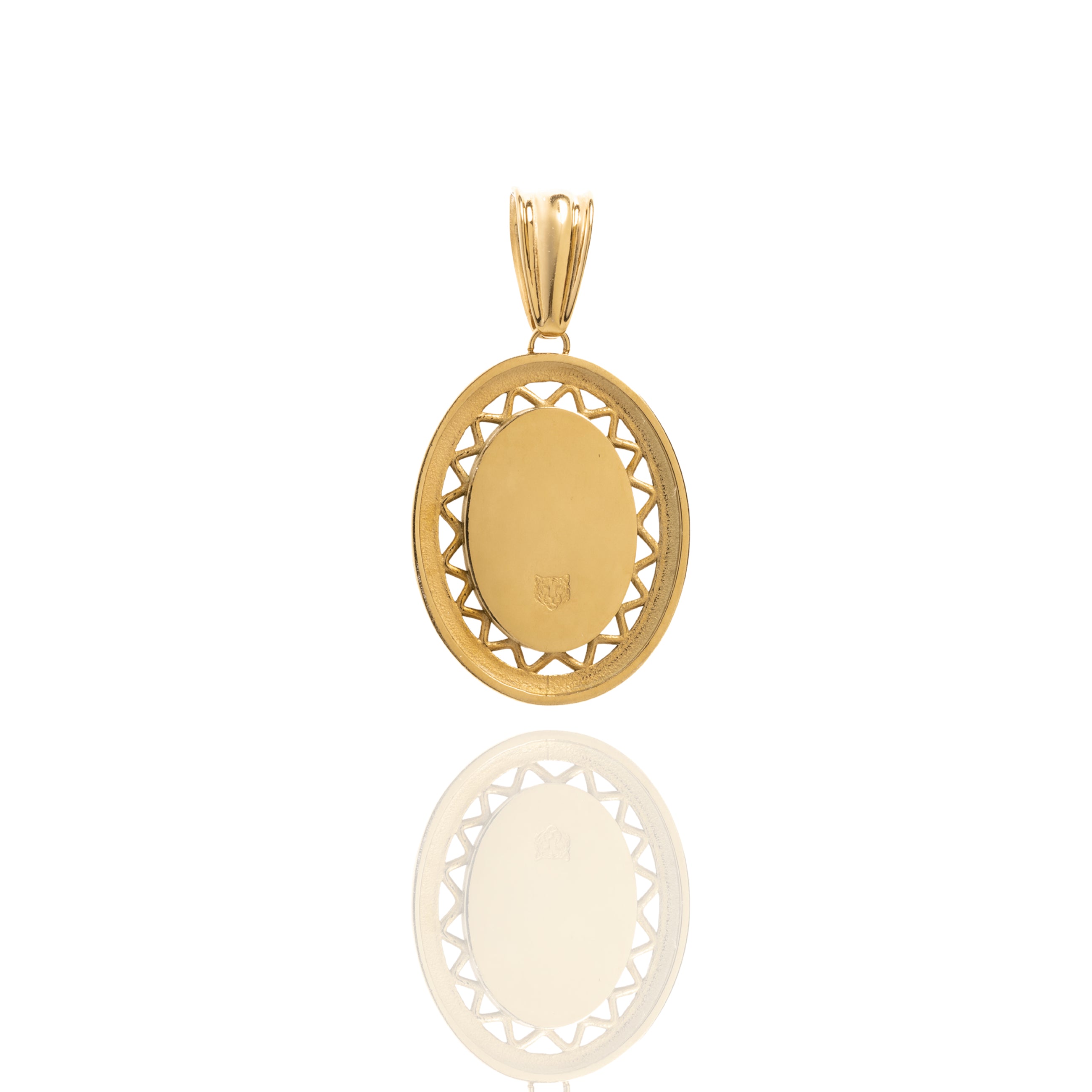 CIONDOLO OVALE CON MARGHERITA.