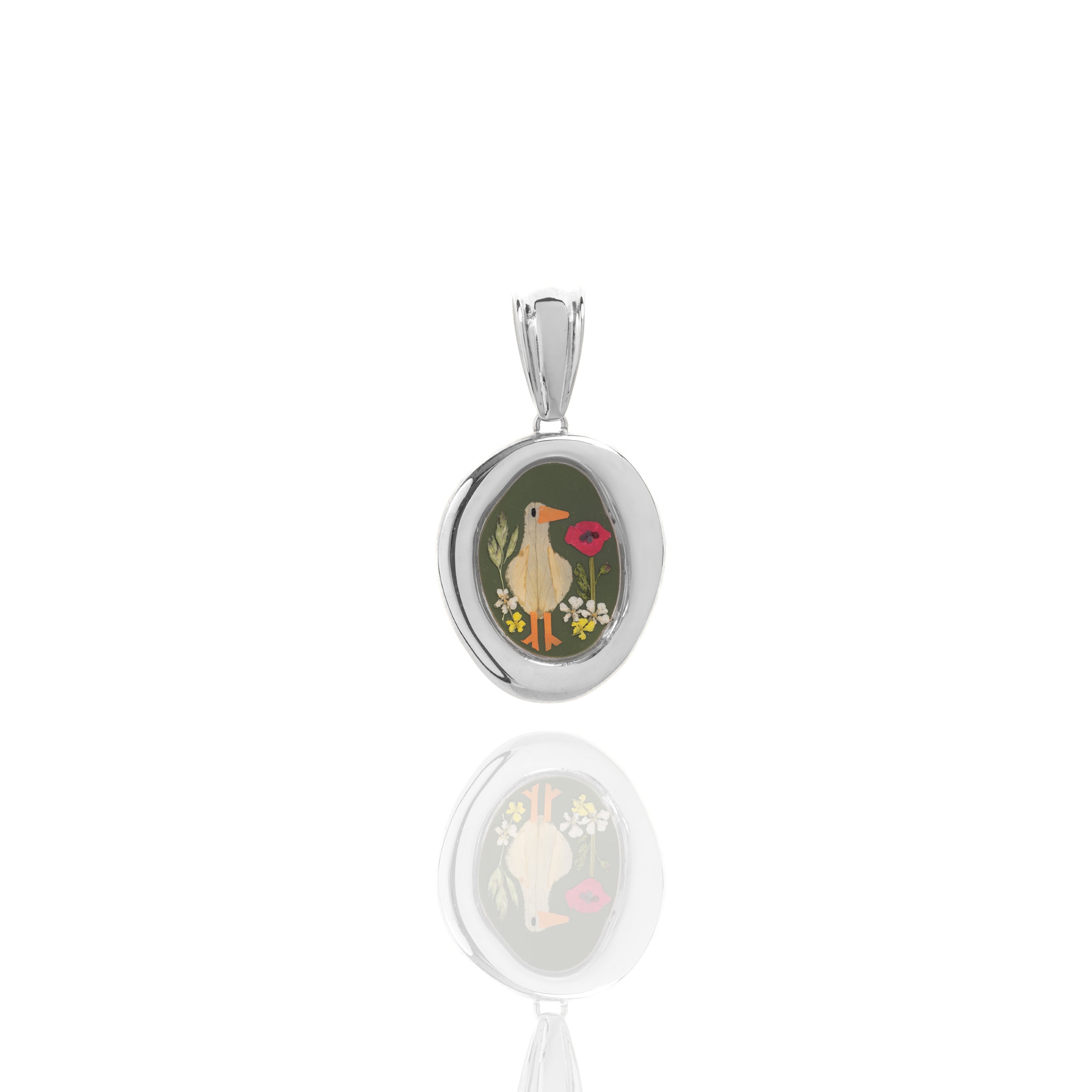 PENDANT WITH DUCK AND POPPY.