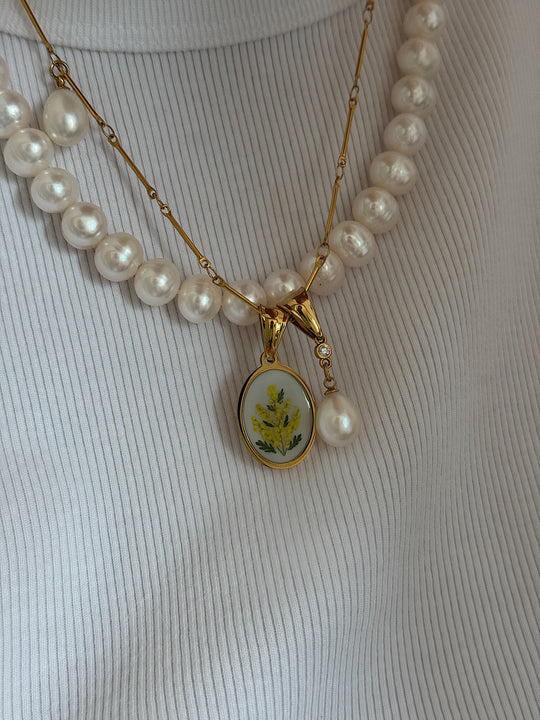 NUDE pendant.