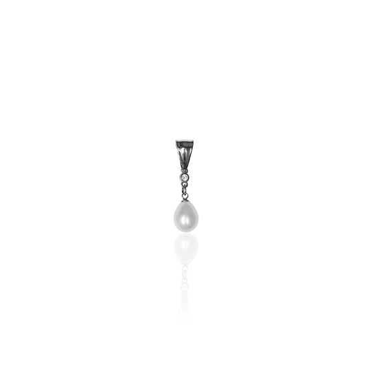 LUMINOUS PEARL pendant.