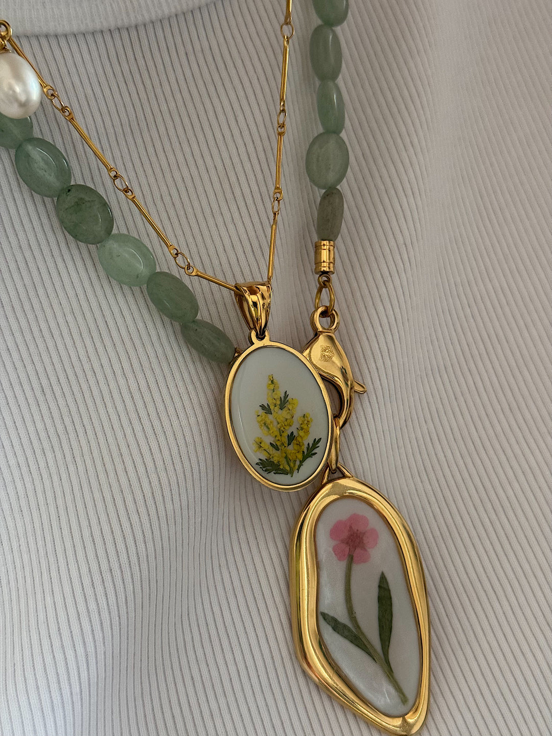 NUDE pendant.