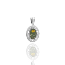 OVAL PENDANT WITH DAISY. (LIMITED)