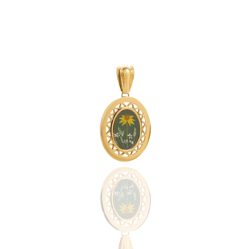 OVAL PENDANT WITH DAISY. (LIMITED)