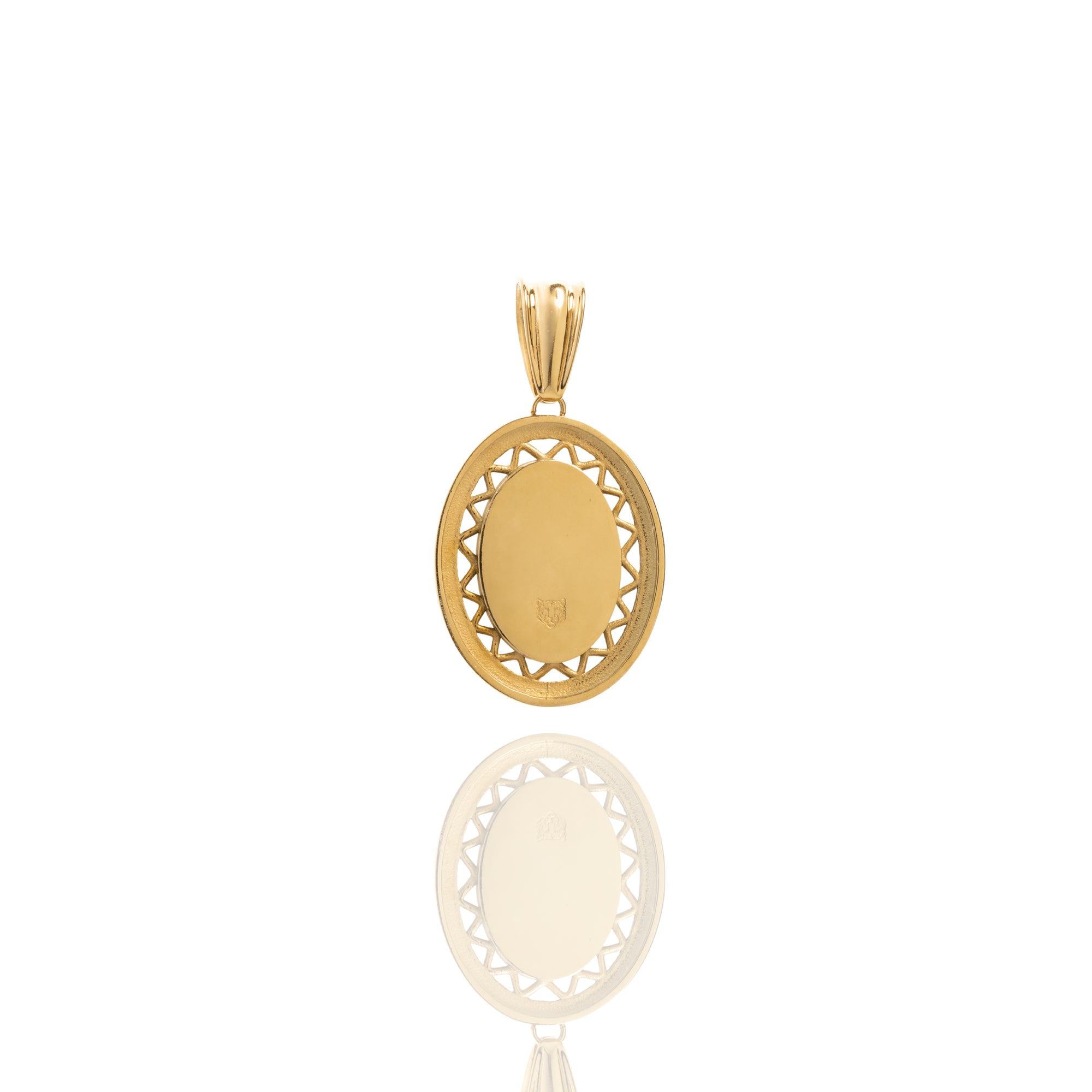 OVAL PENDANT WITH DAISY. (LIMITED)