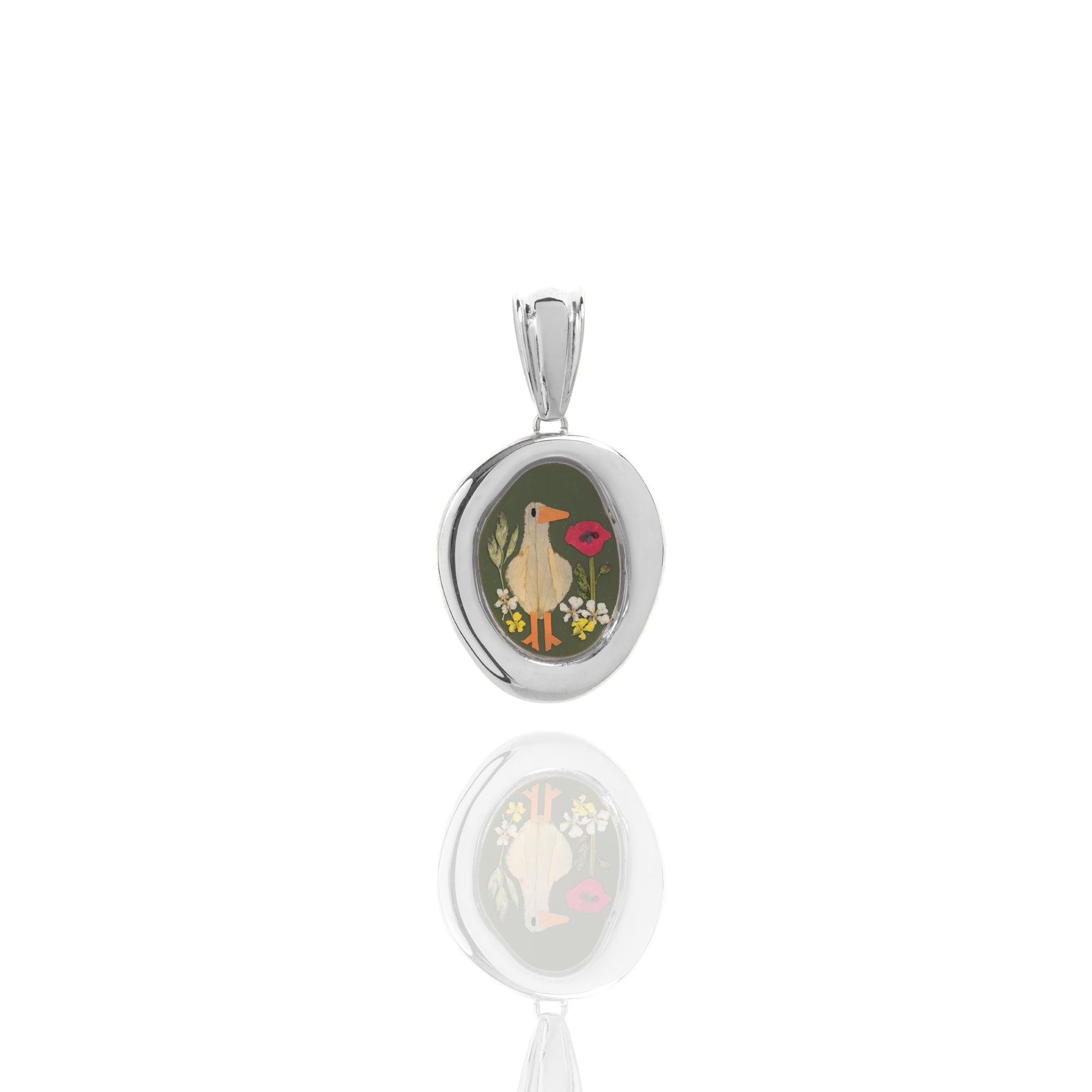 PENDANT WITH DUCK AND POPPY.