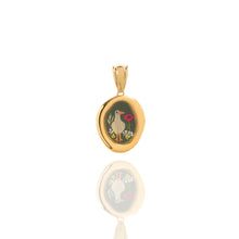 PENDANT WITH DUCK AND POPPY.